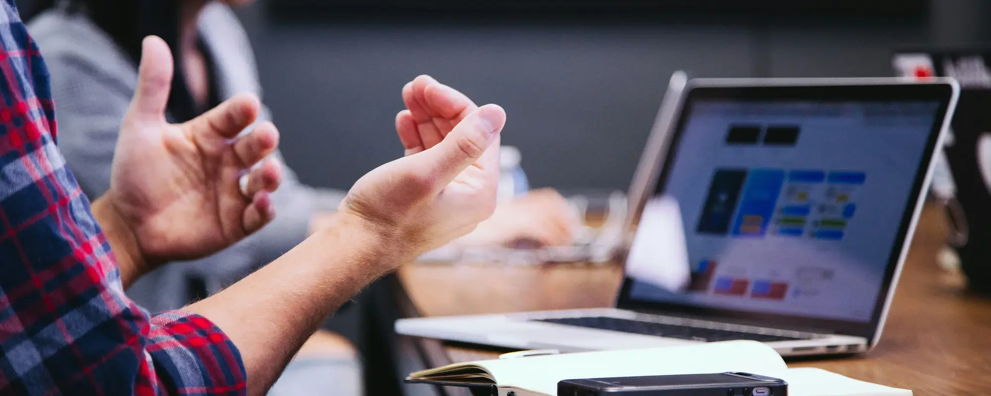 Strategic Services Professional consulting meeting - M-SQUARE's collaborative approach to IT services